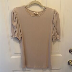 BiBi Tan Fotted Short Sleeve Blouse